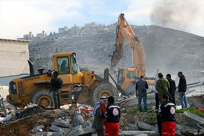 İsrail Filistinlilere ait 4 evi yıktı