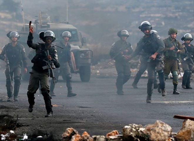 Kudüs´te hareketli saatler! İsrail askerleri saldırıyor...
