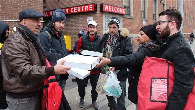 Kanada´da Türk pizzacıdan evsizlere yardım