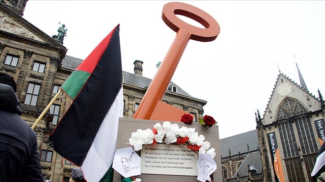 Hollanda´da Filistinlilerin ´Dönüş Anahtarı´ anıtı sergilendi