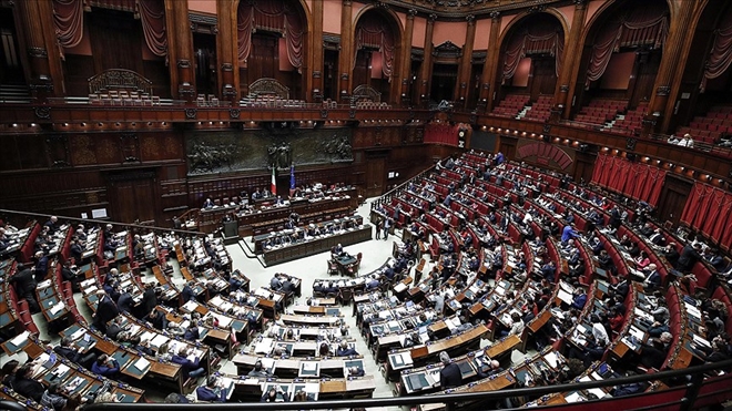 İtalya´nın tartışmalı bütçesi mecliste kabul edildi