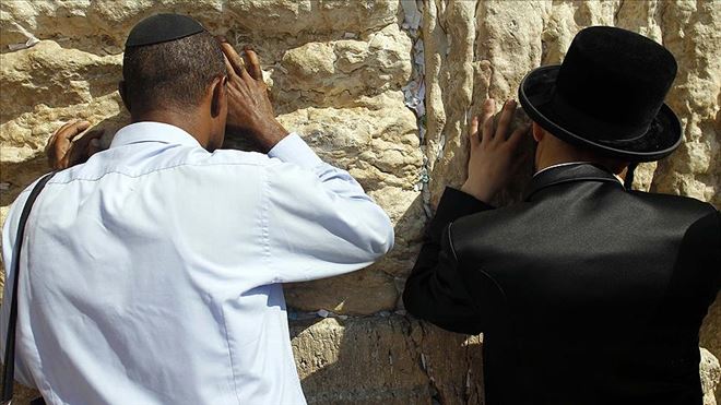 İsrail Yahudiler için Ağlama Duvarı´ndaki karma ibadet sahasını genişletiyor