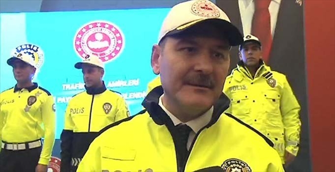 Bakan Süleyman Soylu tanıttı: İşte yeni polis kıyafetleri