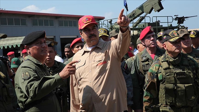 ABD çemberi daraltıyor Maduro direniyor
