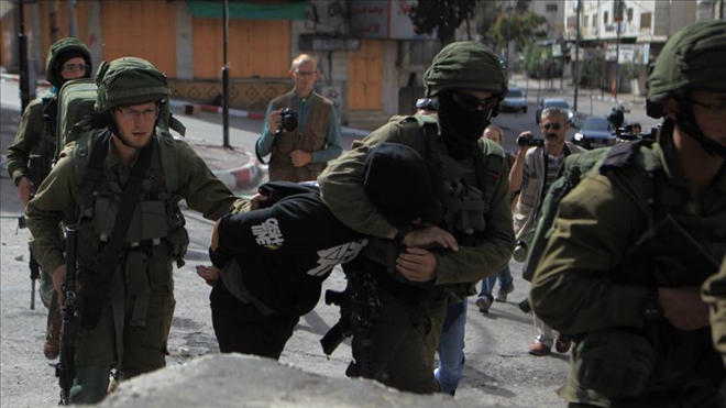 İsrail güçleri 20 Filistinliyi gözaltına aldı