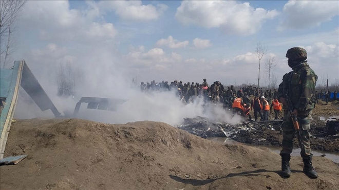 Cammu Keşmir´de gerilim tırmanıyor: Karşılıklı savaş uçakları düşürüldü