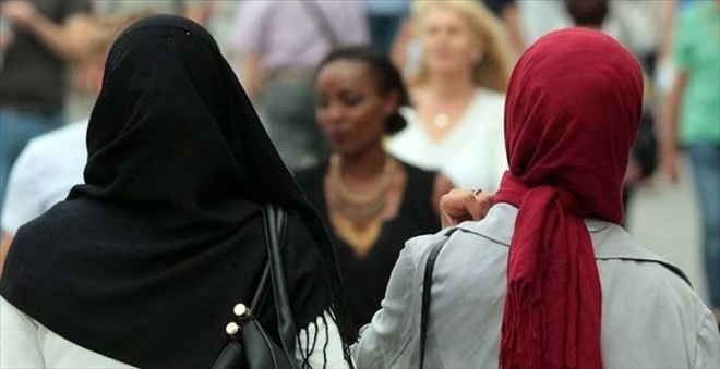 Almanya´da Müslüman kadınlara peş peşe saldırı