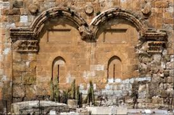 Rahmet Kapısı´nı Yahudi sinagoguna dönüştürüyor