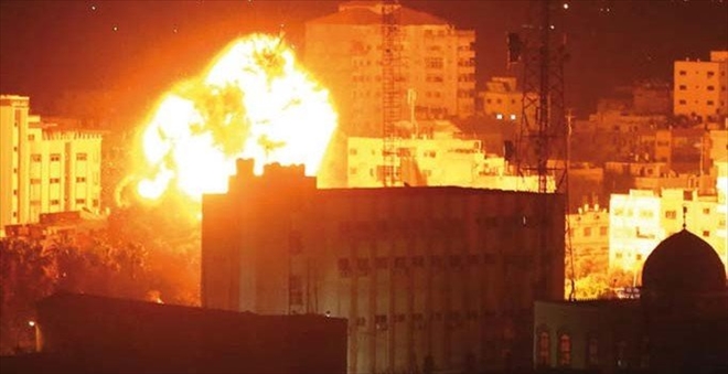 Terörist devlet İsrail Gazze´yi vurdu!