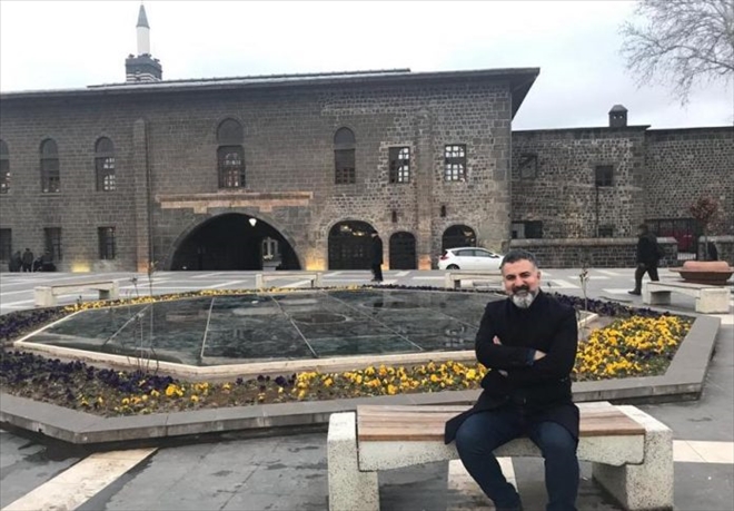 Yol Hikayeleri 4. Gün: Kızıltepe-Diyarbakır Hattında Millet Kıraathanesinde Demokrasi Kitabı Aramak?