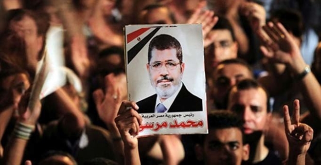 Mursi, Mısır gazetelerinin sadece birinde manşet oldu