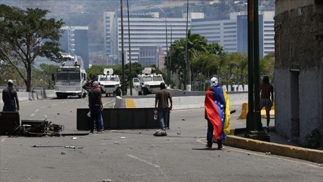 Maduro: Darbe yapmaya kalkışan terörist grubu yakaladık