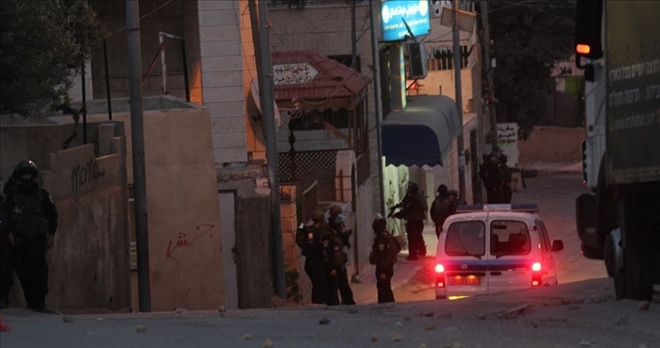 İşgal Güçleri Batı Yaka´da 5 Filistinliyi Gözaltına Aldı