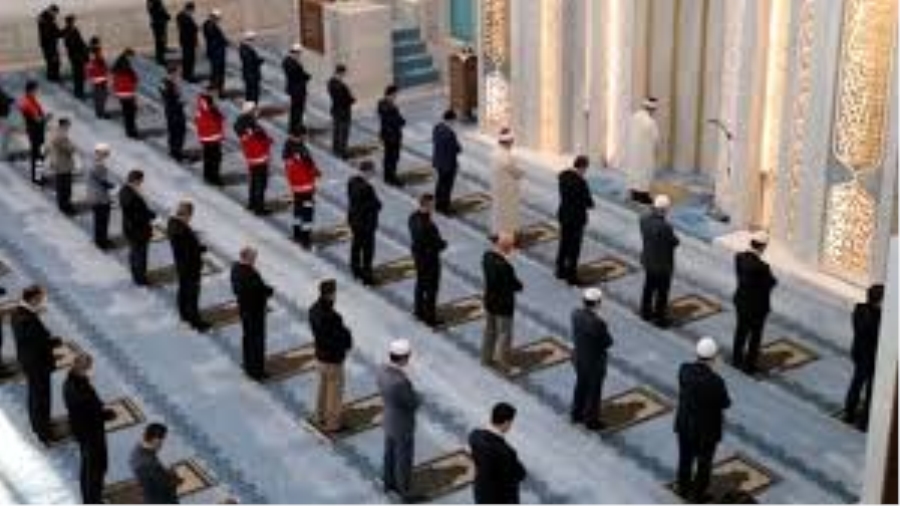 Diyanet İşleri Başkanı Erbaş, yarından itibaren tüm vakit namazlarının camilerde cemaatle kılınabileceğini duyurdu
