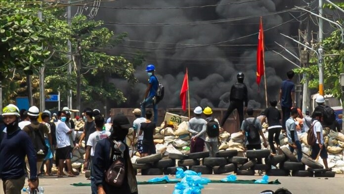 Darbe karşıtı gösteriler.. 805 ölü