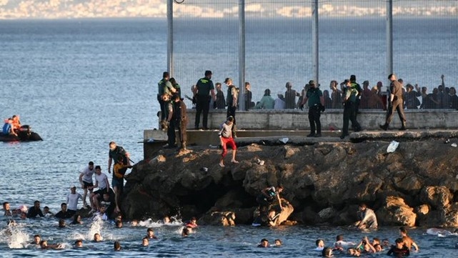 Cebelitarık’ta mülteci krizi: Fas’tan yüzerek İspanya’ya geçmeye çalışıyorlar