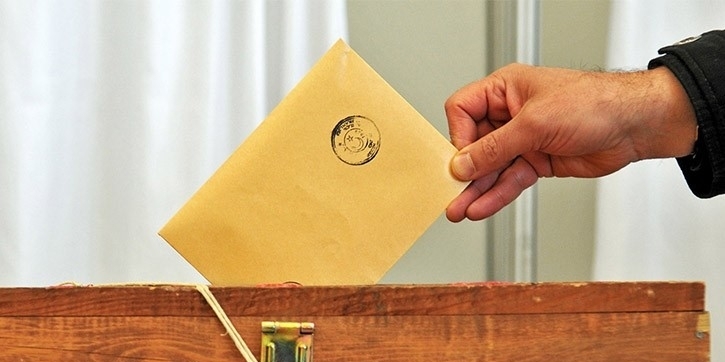 Kübra Par: AK Parti, 2023 seçimleri ile aynı gün referandum olasılığını düşünüyor