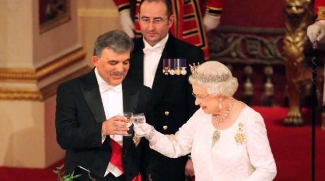 Tevafukun böylesi! Abdullah Gül, İngiltere Kraliçesi 2. Elizabeth