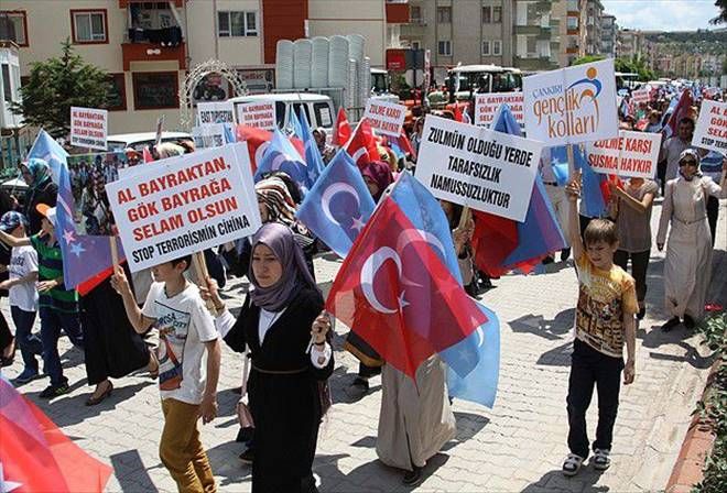 UYGUR BÖLGESİNDE MÜSLÜMANLARA YÖNELİK UYGULAMALAR KINANDI