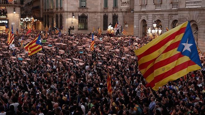 İspanya´da Katalan parlamenterler oylamalara katılamayacak