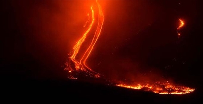 İtalya´da Etna´da sonra Stromboli Yanardağı da faaliyete geçti