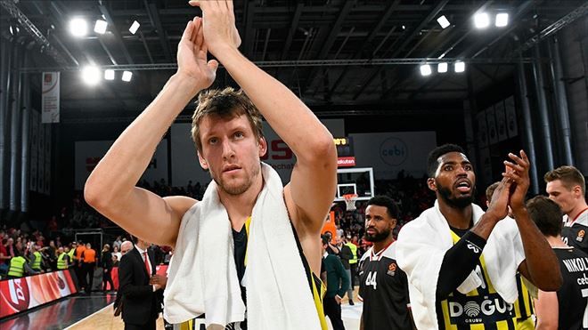 FENERBAHÇE DOĞUŞ, BROSE BAMBERG´İ JAN VESELY İLE GEÇTİ 