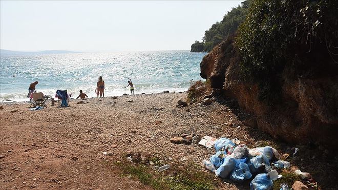 Muğla´da tatilciler gitti çöpleri kaldı