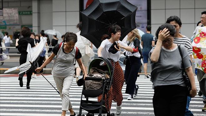 JAPONYA´DA JEBİ TAYFUNU HAYATI FELÇ ETTİ