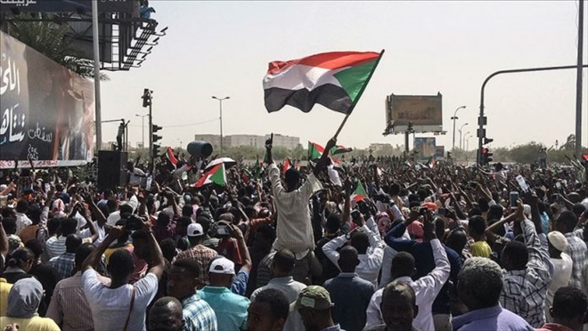 Sudan´da 7 talep yerine getirilene dek oturma eylemi..