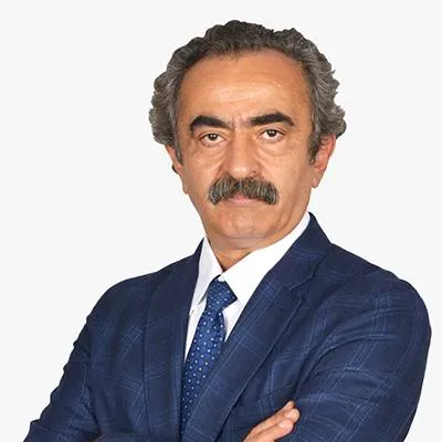 Özgür Özel el mi yükseltti, topu taca mı attı?