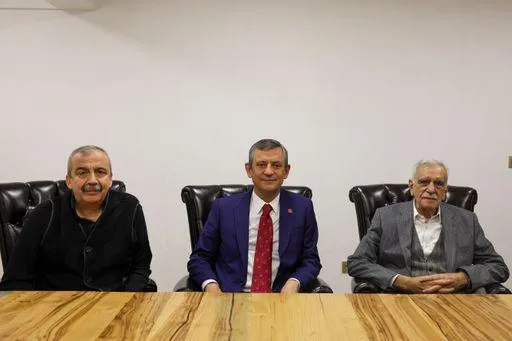 Özgür Özel’den Ahmet Türk’e ziyaret