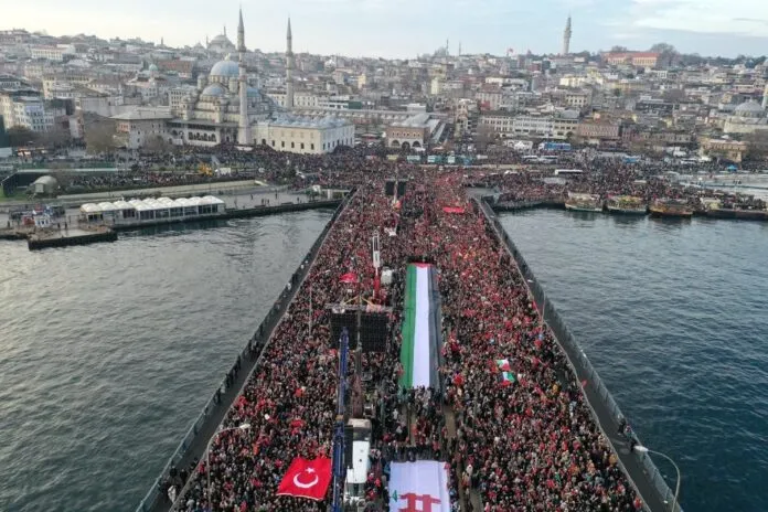 İstanbul Valiliği, CHP’nin Galata Köprüsü’ndeki Filistin yürüyüşüne izin vermedi